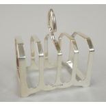 A George V silver four division toast rack, with shaped handle, Sheffield 1932, 3½oz.