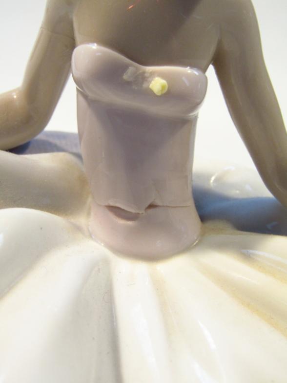 A Lladro porcelain figure, of a lady with a flowing dress holding a fan, impressed no. 5859 to the - Image 4 of 5