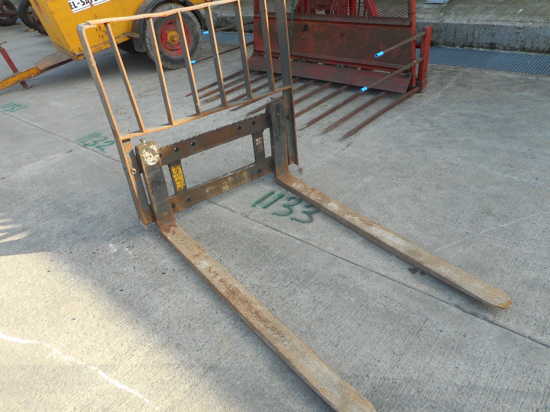 LONG PALLET TINES ON FRAME