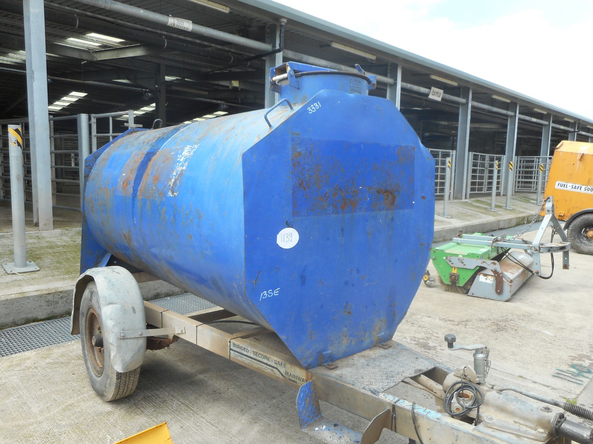 1400 LITRE FATS TOW FUEL BOWSER