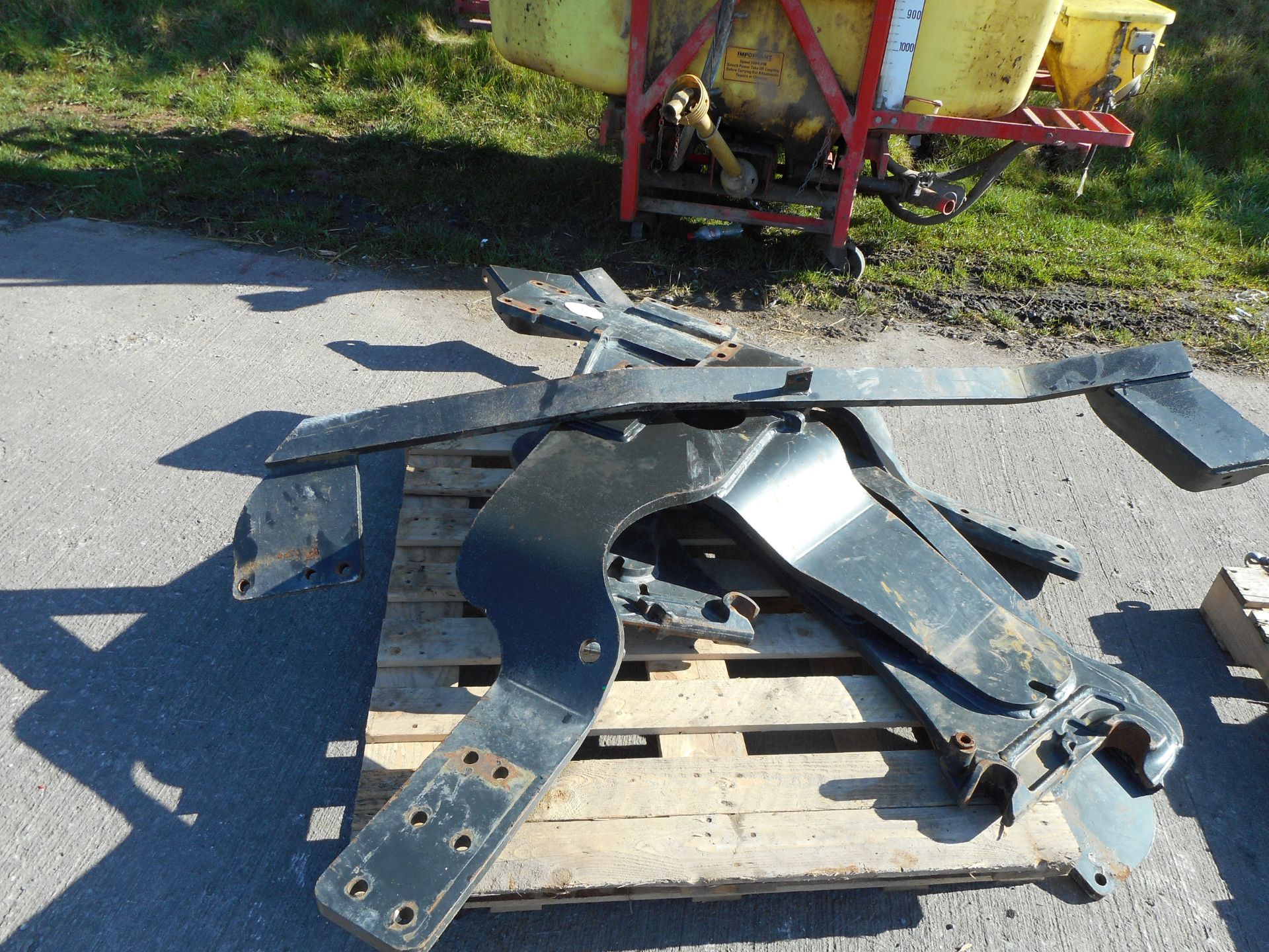 CHILTERN LOADER BRACKETS C/W HYDRAULIC PIPES AND BOX TO FIT NEWHOLLAND 7 SERIES OR CASE PUMA