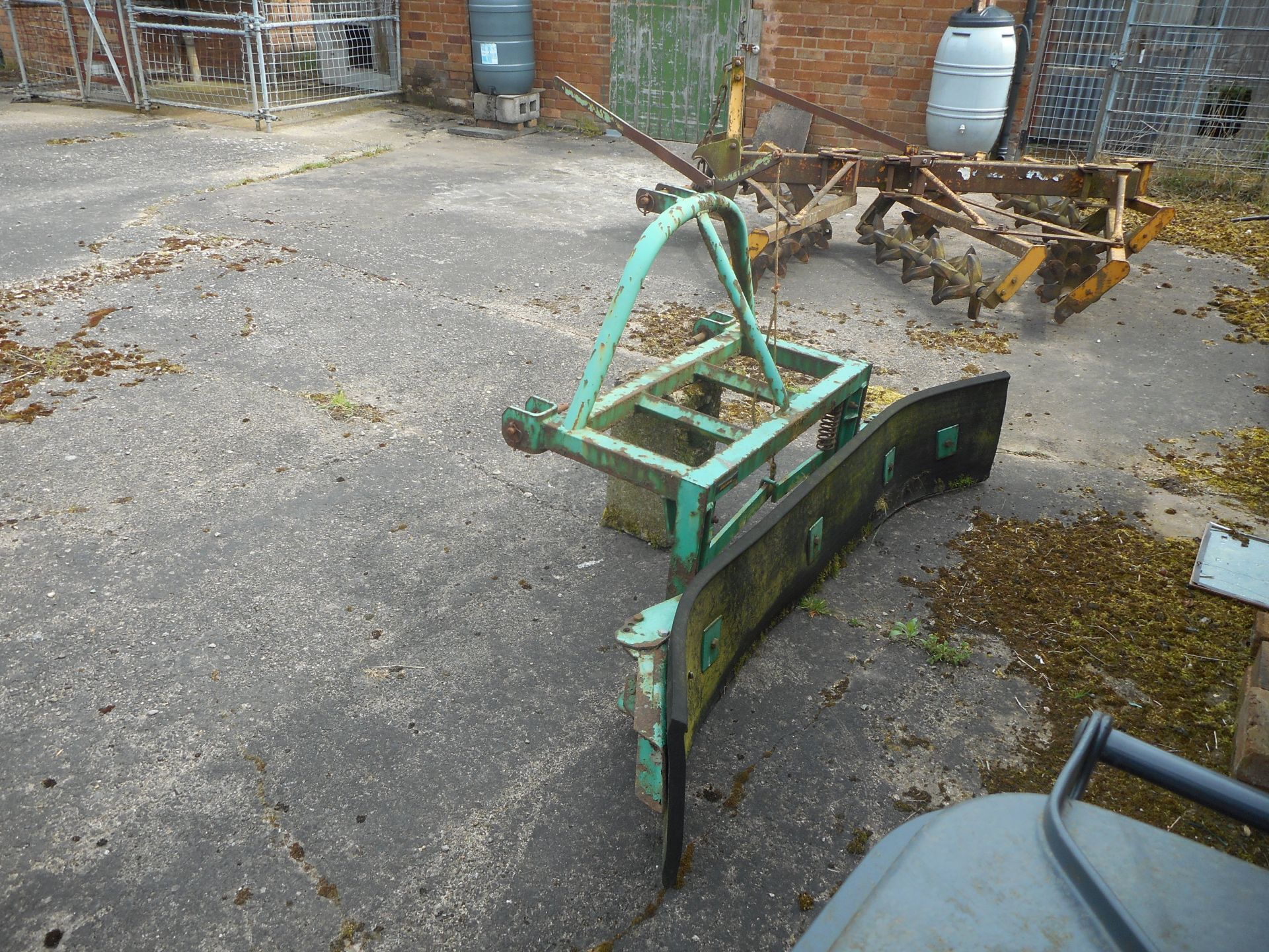 YARD SCRAPER - Image 2 of 2