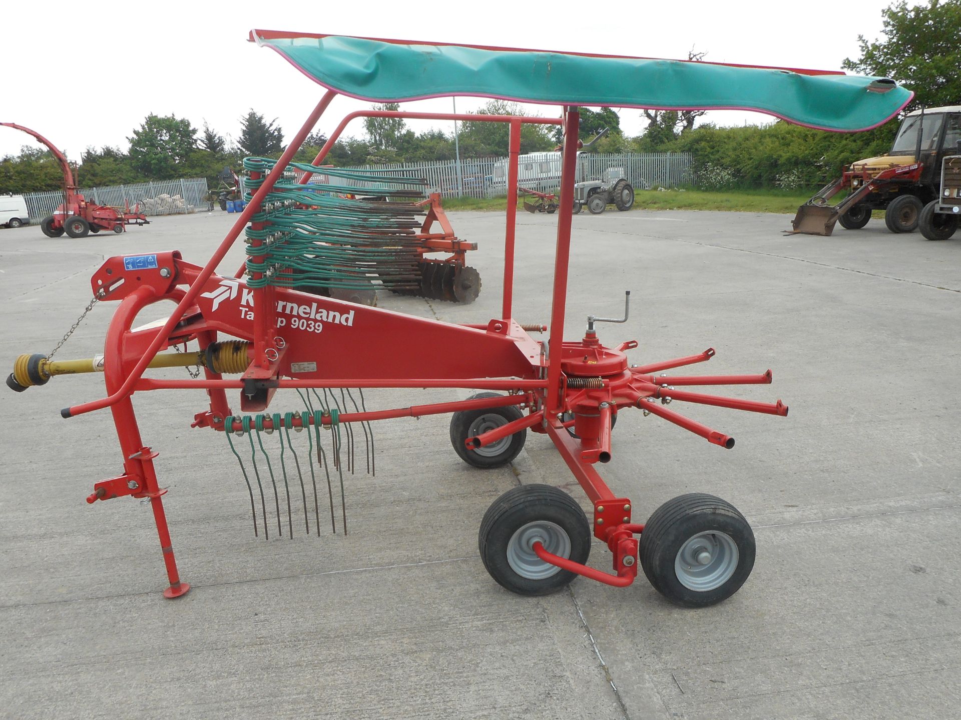 KVERNELAND TAARRUP 9039 SINGLE ROTA RAKE - Image 3 of 3