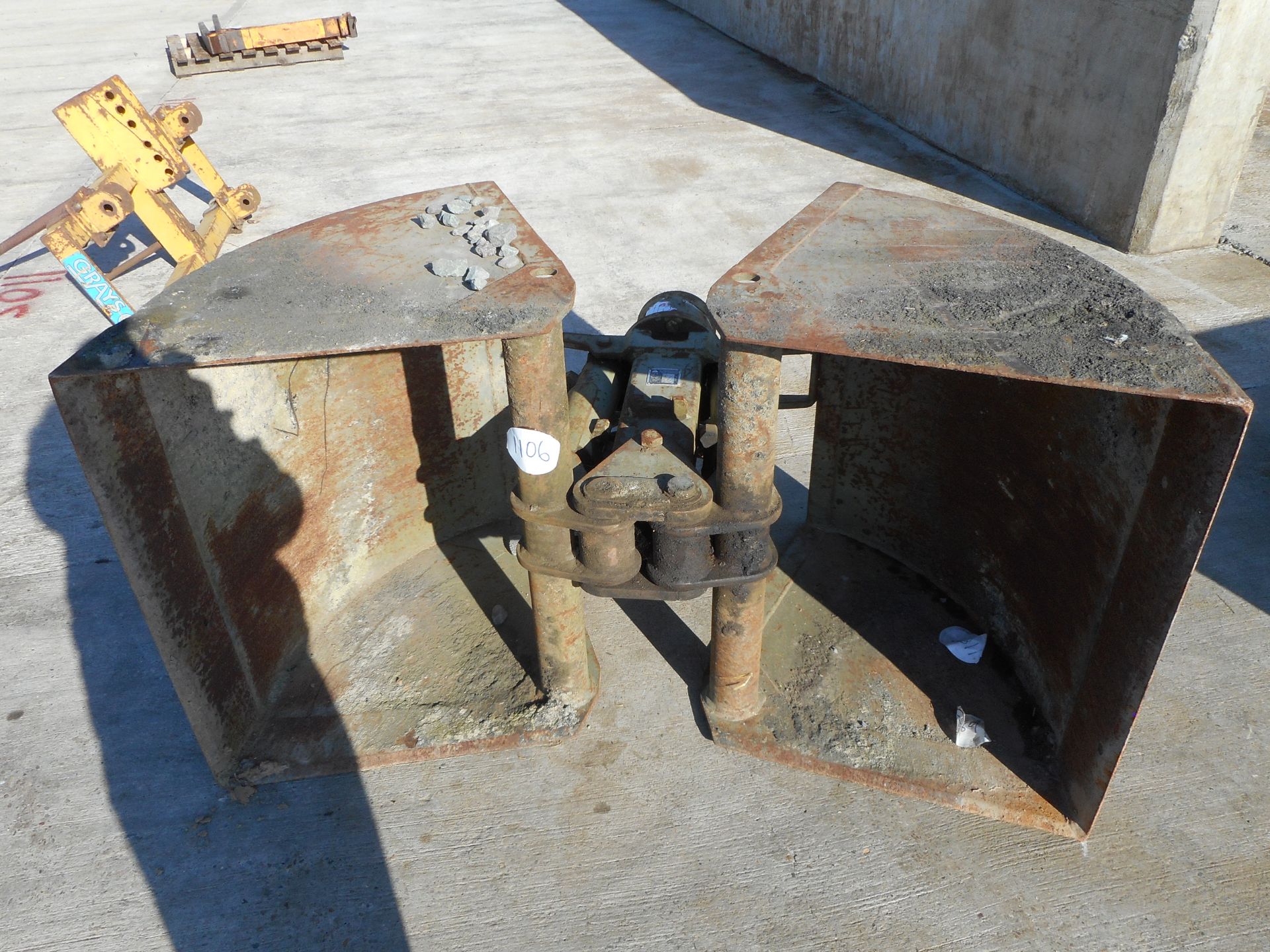 HYDRAULIC GRAB BUCKET