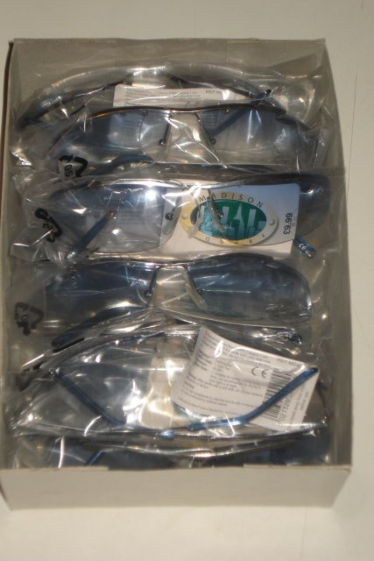 Box of 12 sunglasses,RRP ú9.99 each,colour and frame design may be different to that in picture