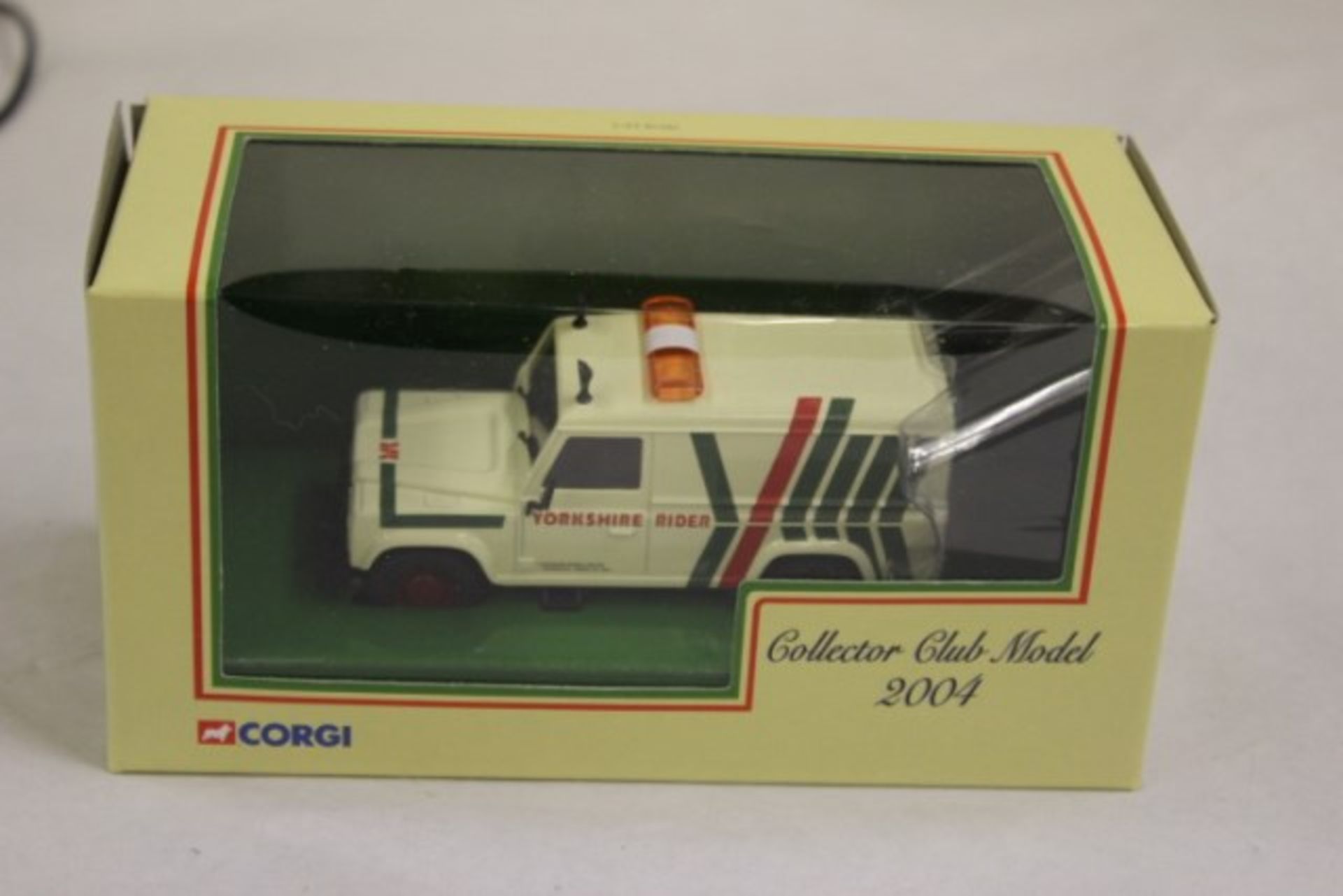 V Grade A Corgi Collector Club 2004 Land Rover Defender Yorkshire Rider