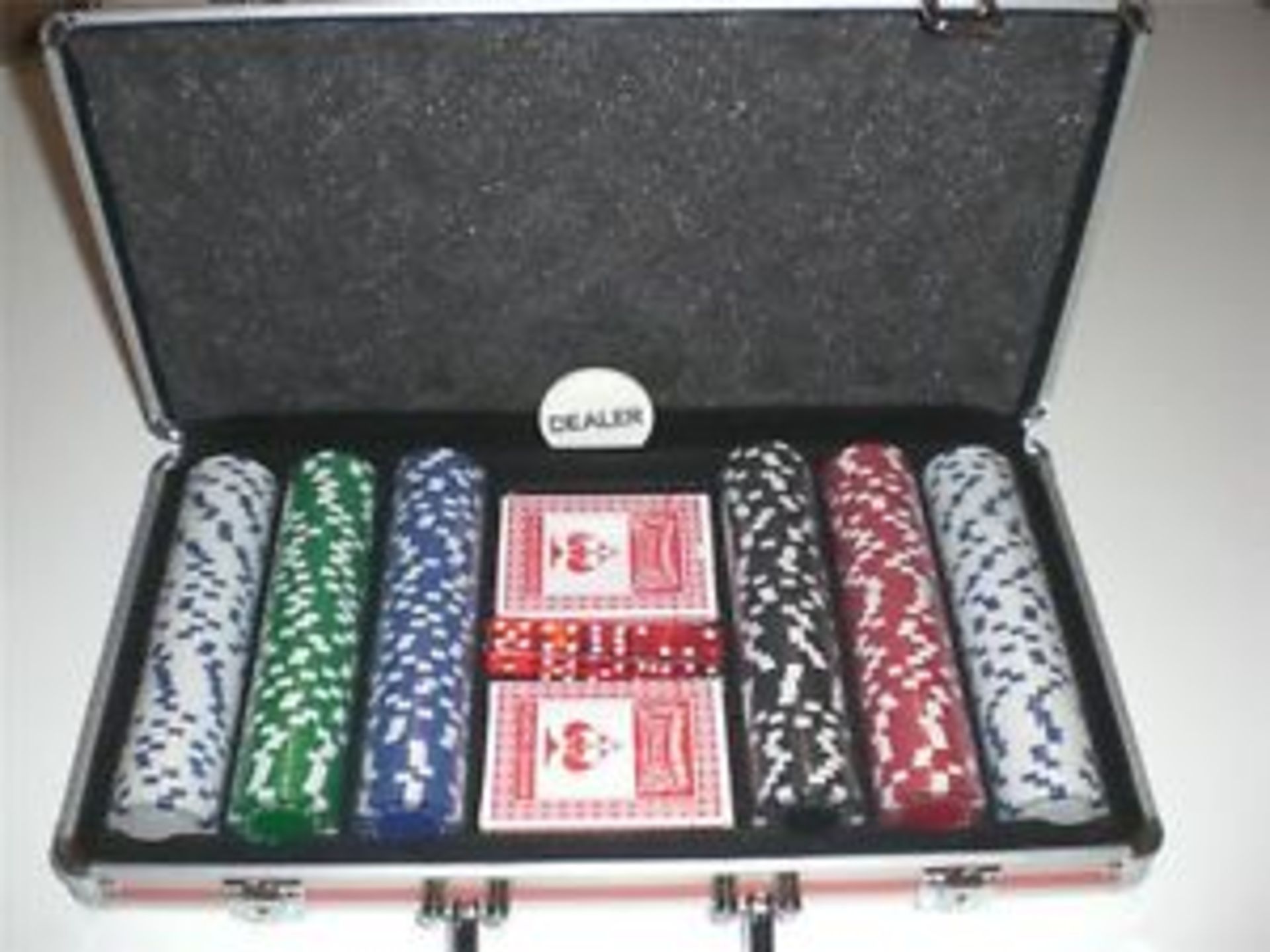 V Brand New 300 Piece Poker Set With Lockable Aluminium Carry Case 300 Professional Poker Chips 2