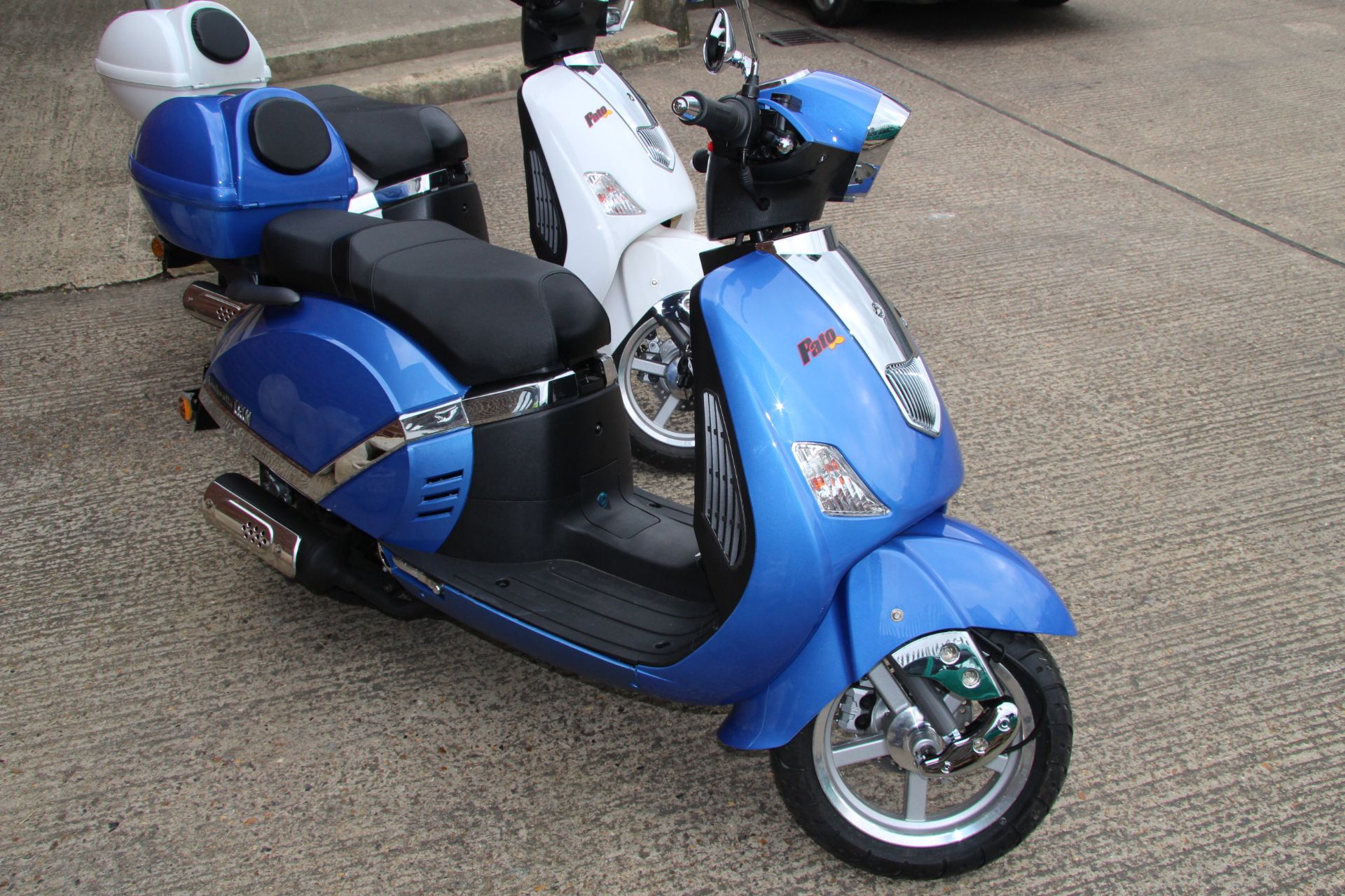V Brand New Lambretta Pato 50cc Scooter-Silver-/Mileage 00000 Boxed NOTE: Item is Avaliable Approx 5 - Image 2 of 5