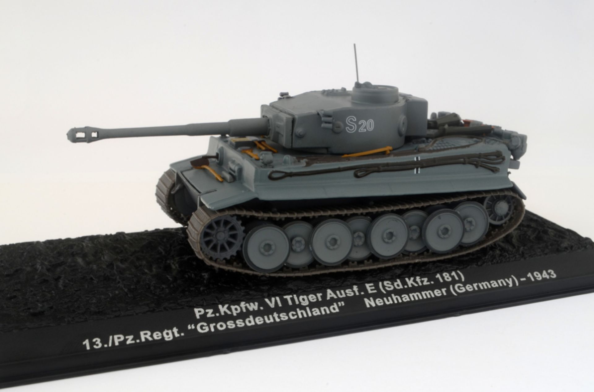 V Grade A Pz.Kpfw. VI Tiger 1/72 Diecast and Plastic Scale Model X 2 Bid price to be multiplied by