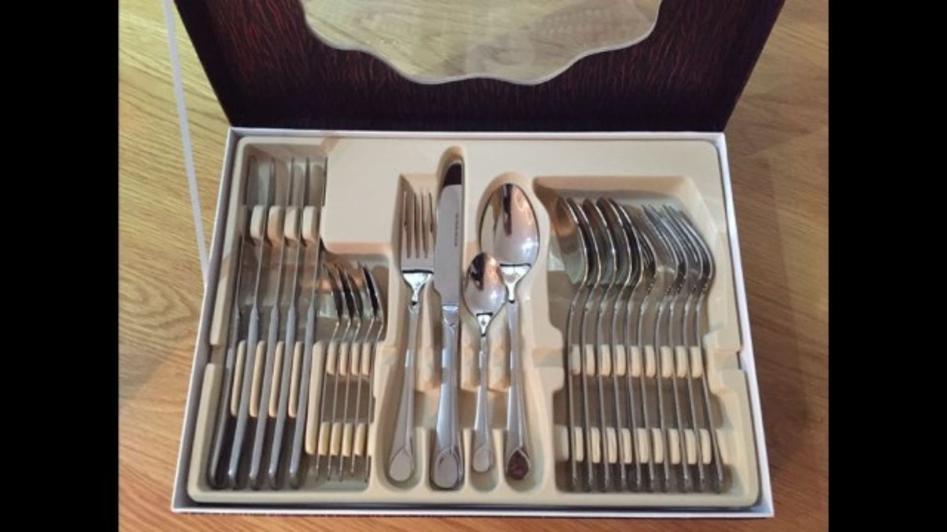V Brand New Waltmann & Son 24 Piece Polished Stainless Steel And Satin Finish Cutlery Set RRP399.