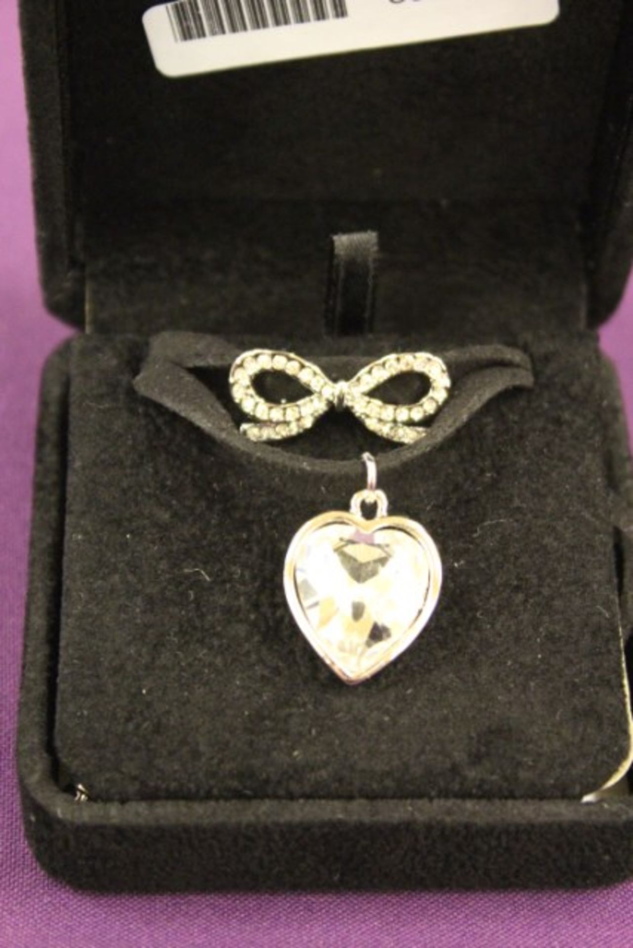 WM White Stone Bow & Heart On Ribbon Necklace