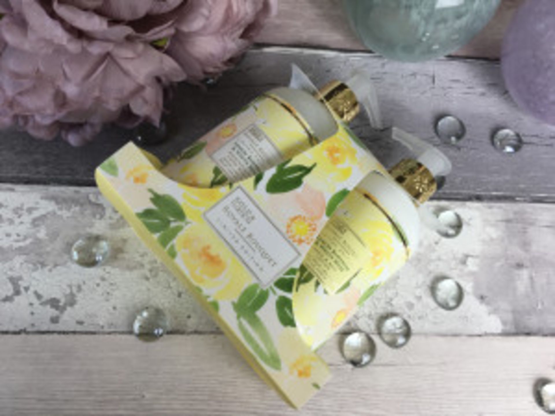 V *TRADE QTY* Brand New Baylis and Harding Royal Bouquet Limited Edition Lemon Blossom and White