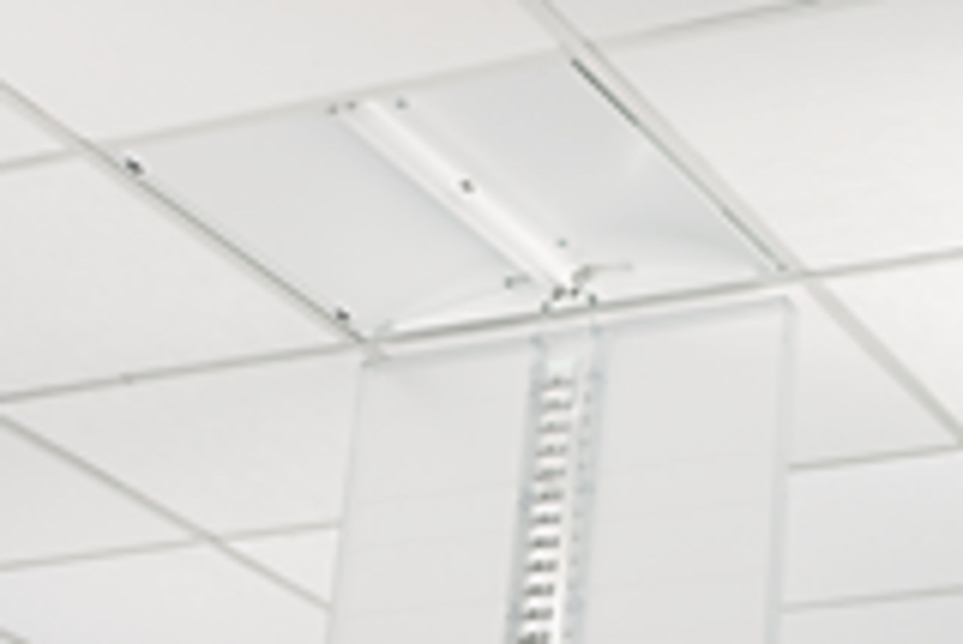 V Brand New Glamox ceiling light suitable for offices / Bulb included/dimensions 581mm x581mm - Image 3 of 3