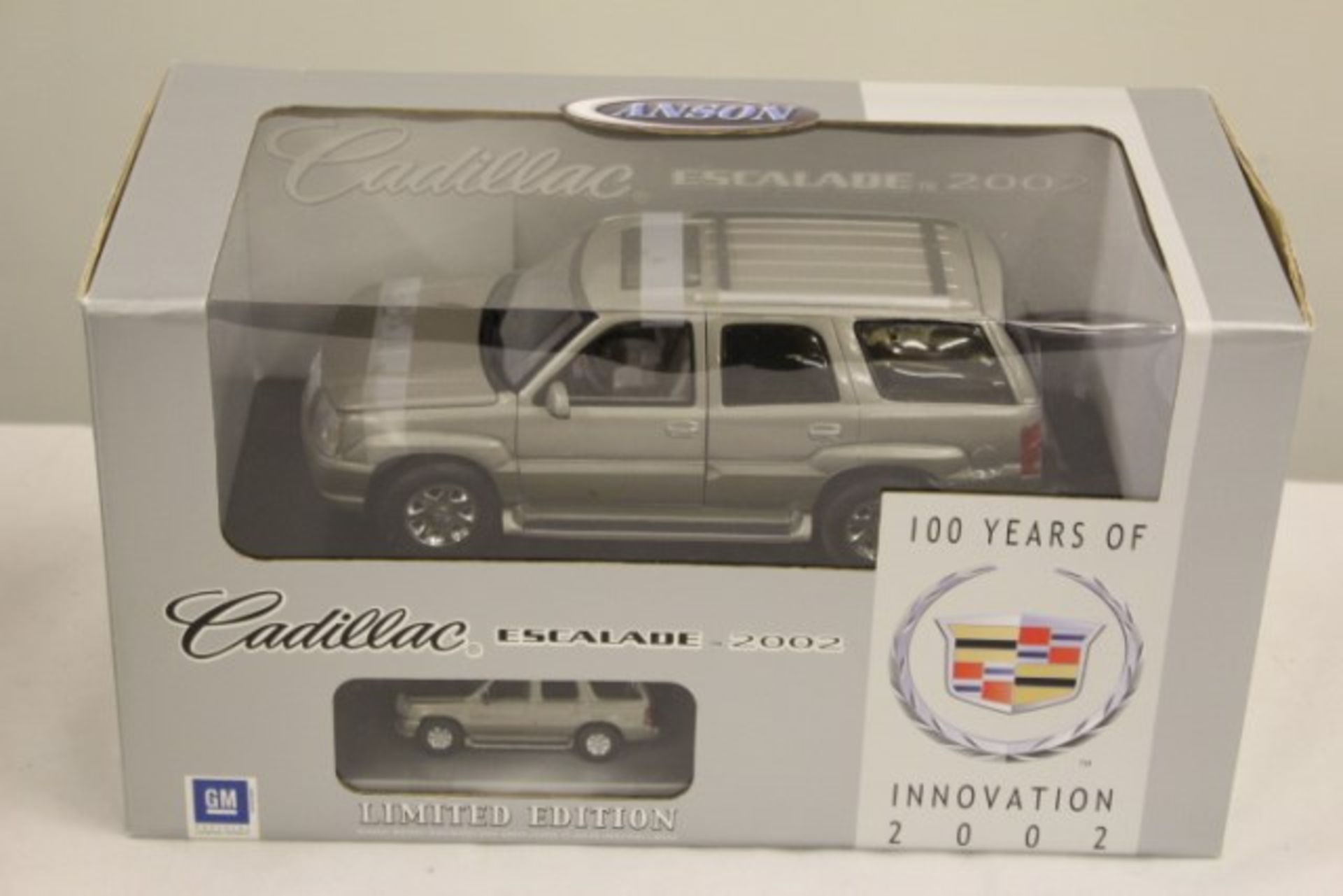 V Grade B Anson Limited Edition Cadillac Escalade 2002 Model Car - Image 2 of 2