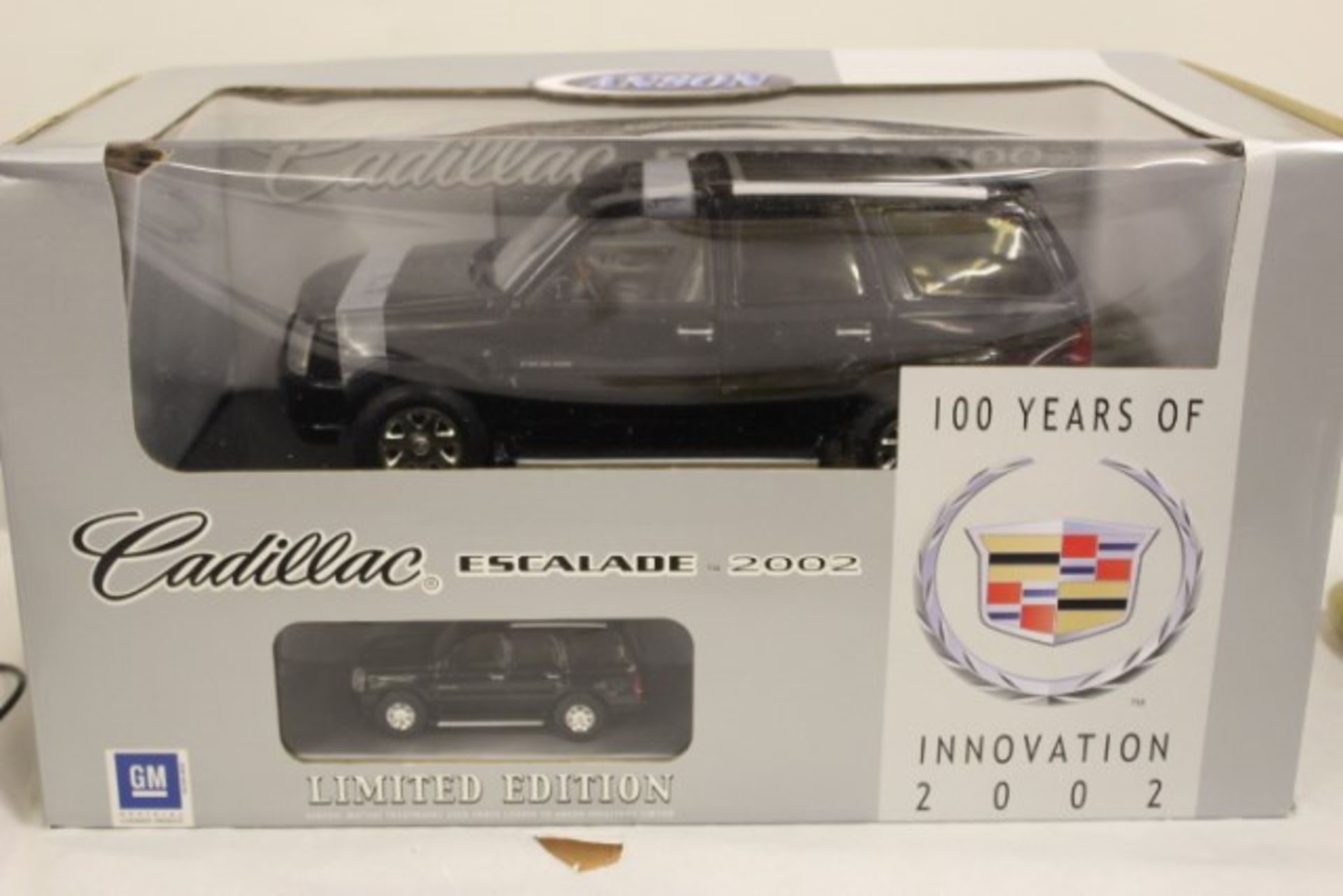 V Grade B Anson Limited Edition Cadillac Escalade 2002 Model Car