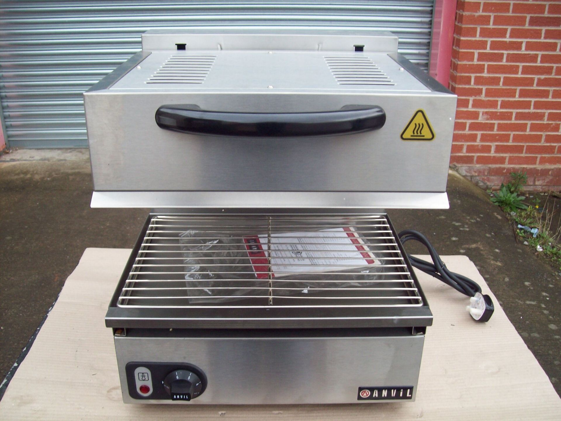 V Brand New Salamander Adjustable 600mm Model: SAK0450. 4kw. 600x510x528. Perfect for restaurants