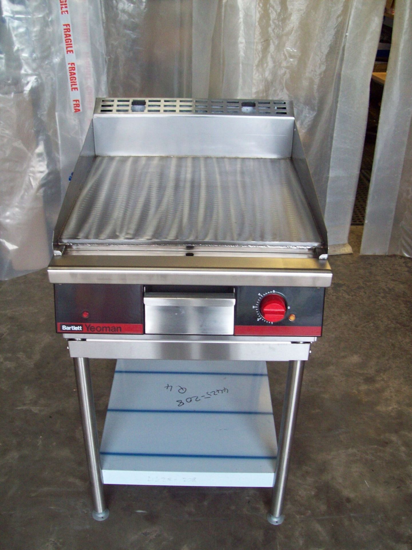 V Brand New Bartlett Yeoman Nat Gas Griddle on stand 1/2