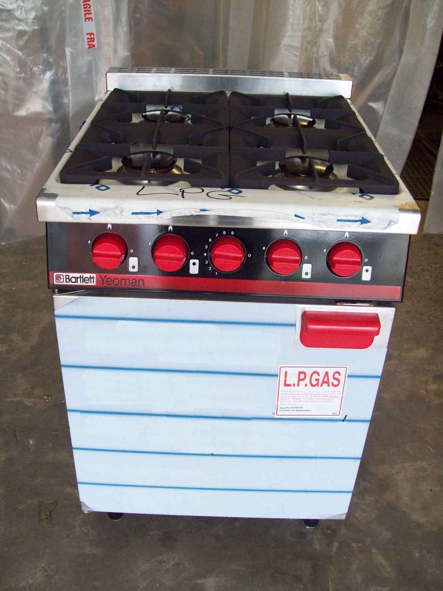 V Brand New Bartlett Yeoman 4 burner LPG Range nat gas conversion kit supplied if required 1/2