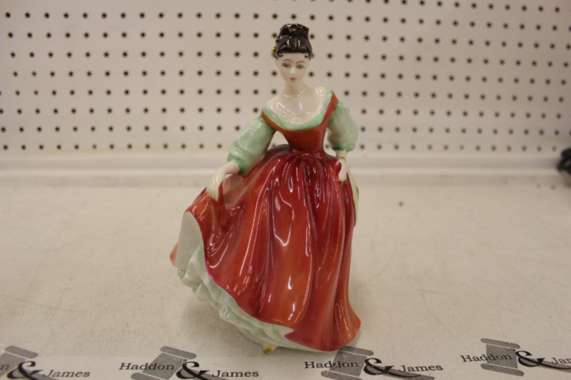 Royal Doulton Figurine Fair Lady (Red)