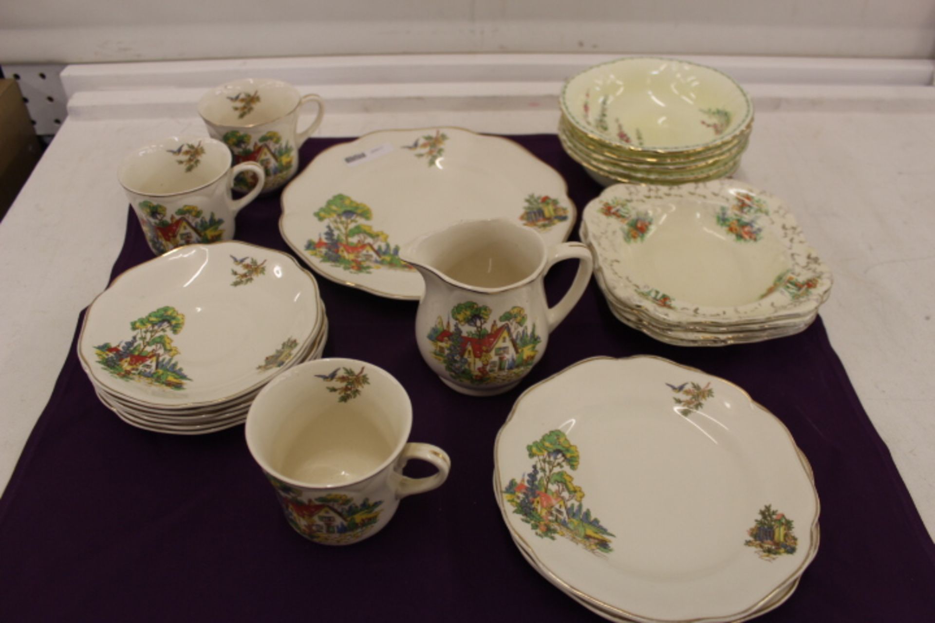 Grade U 14 piece Tudor Rose Dinner Service