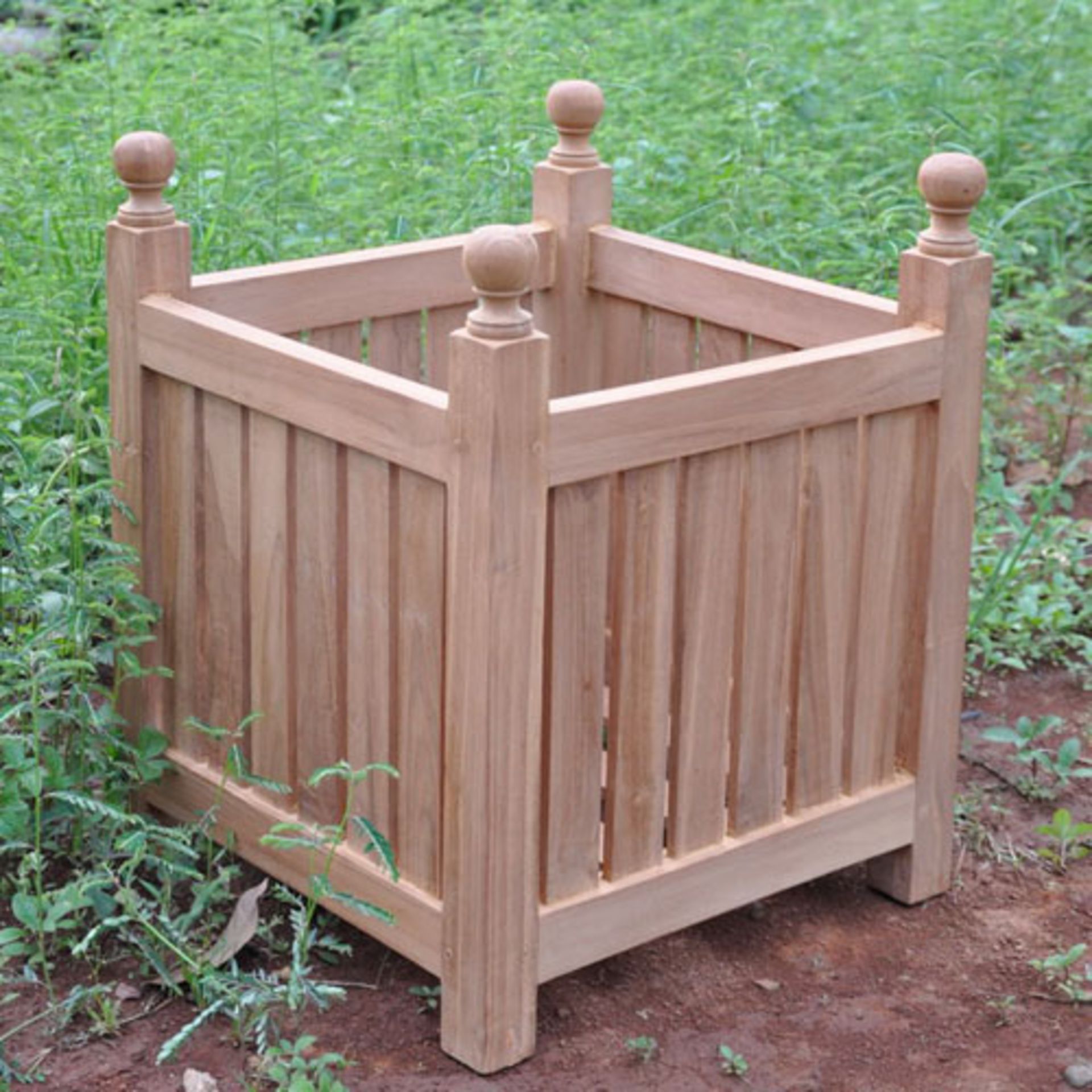 V Brand New TEAK FLOWER BOX /MEDIUM /DIMENSIONS 45 x 45 x 55/ NOTE:Item Available Approx 5 Days From