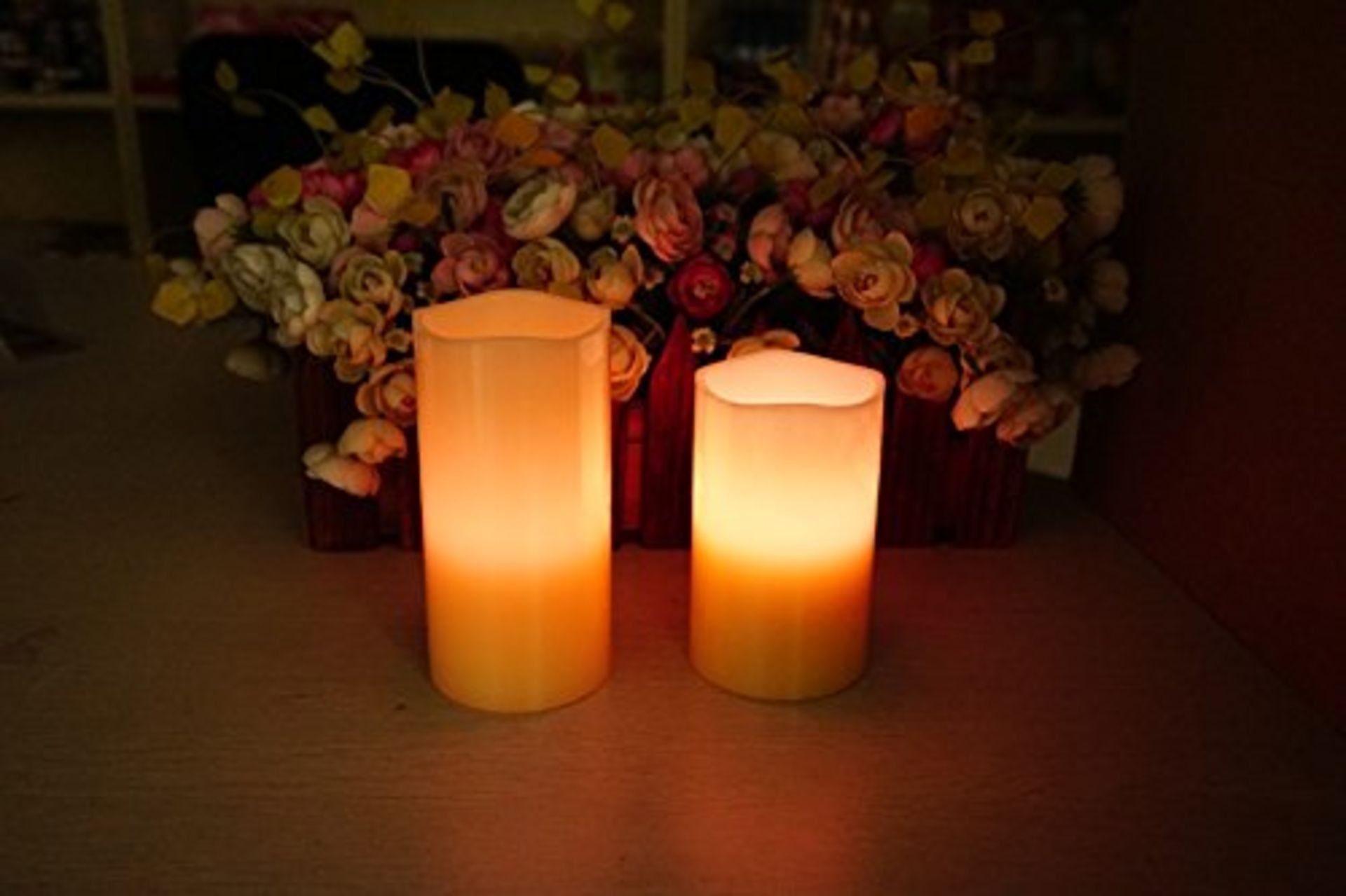 V Brand New 2 Pack of LED Rechargeable Jasmine Scented Candles with Colour changing Remote Control
