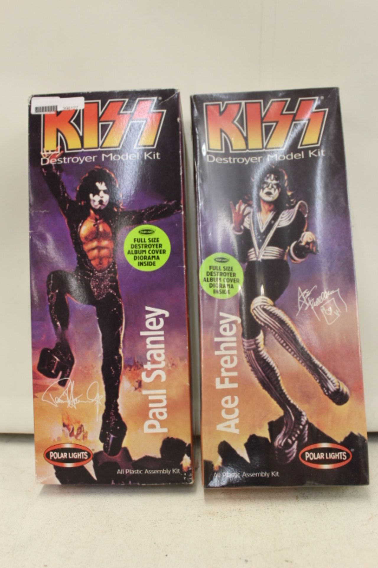 Two Kiss Model Kits