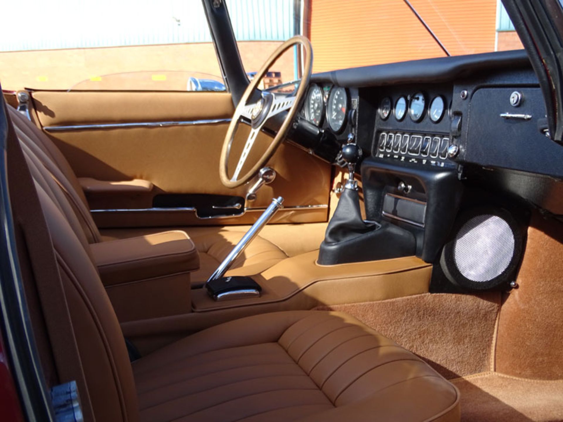 1968 Jaguar E-Type 4.2 Roadster - Image 5 of 8