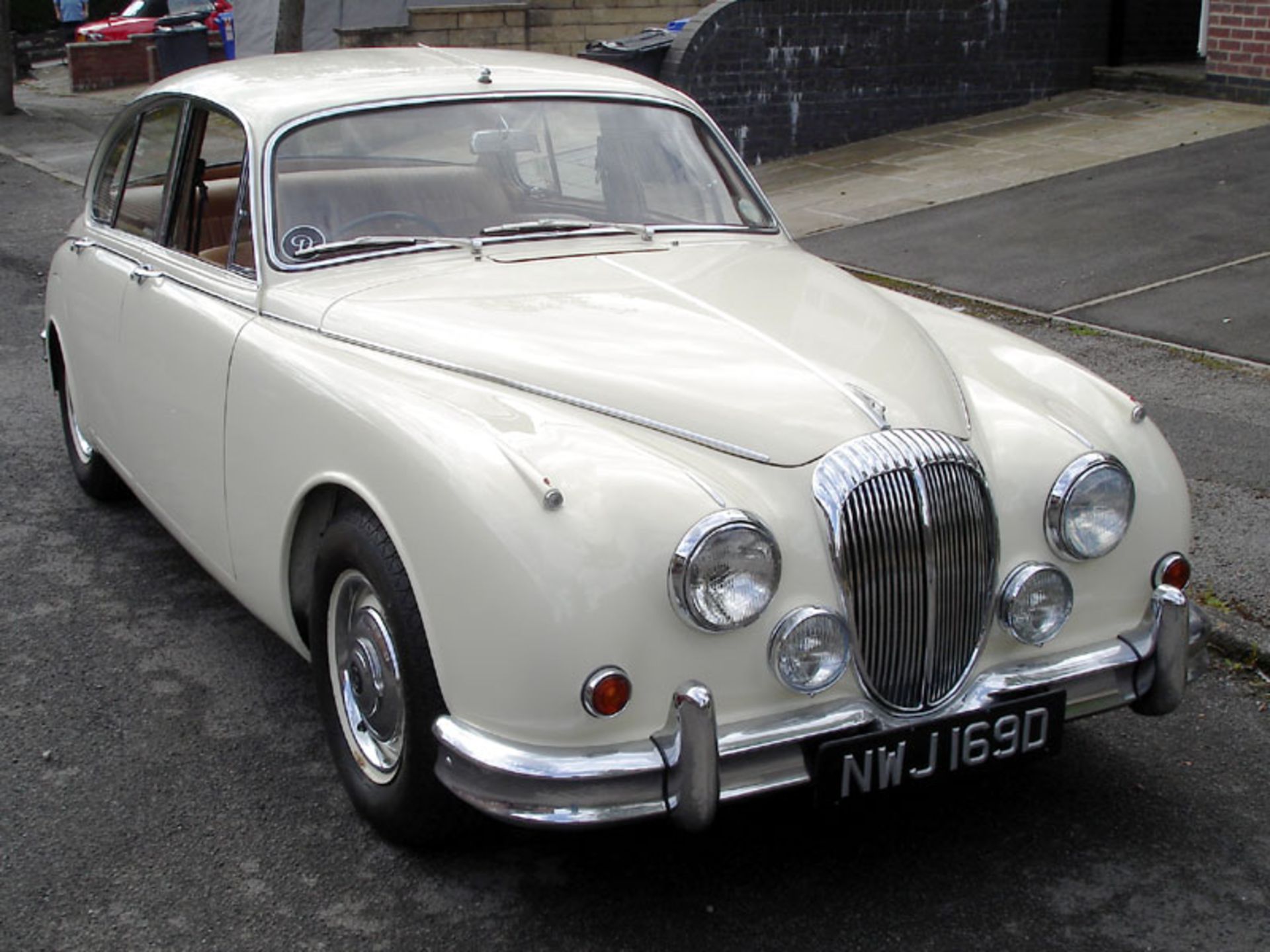 1966 Daimler V8-250