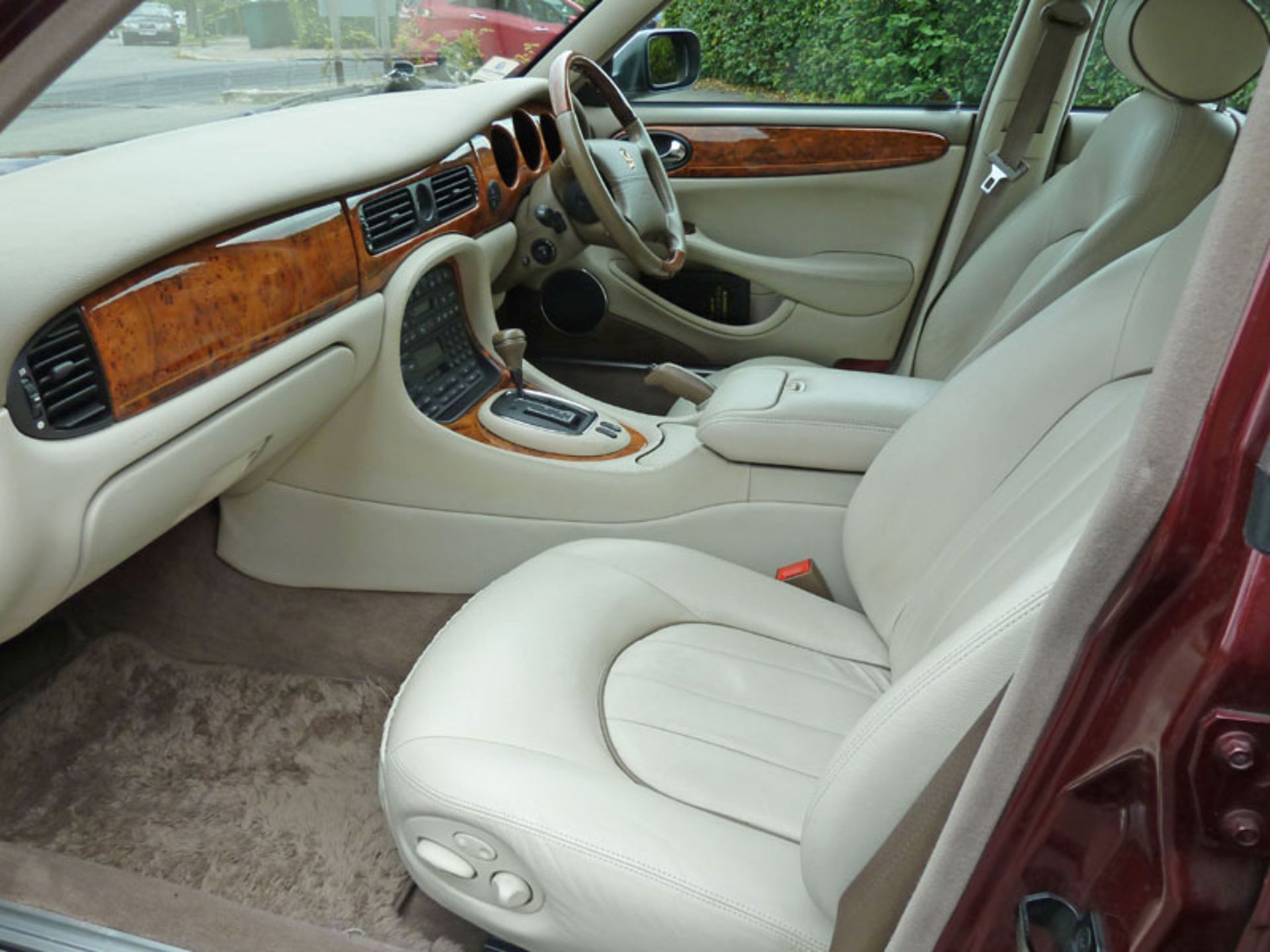 1997 Daimler V8 4.0 LWB - Image 4 of 5