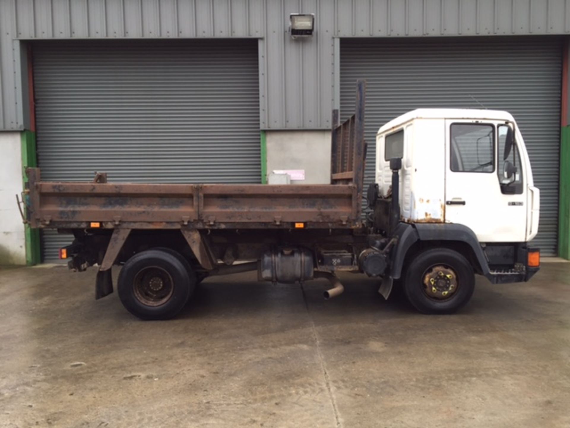 1999 MAN 7.5 Tonne Drop Side Tipper Reg S735 MGB Reg Docs Available - Image 2 of 13