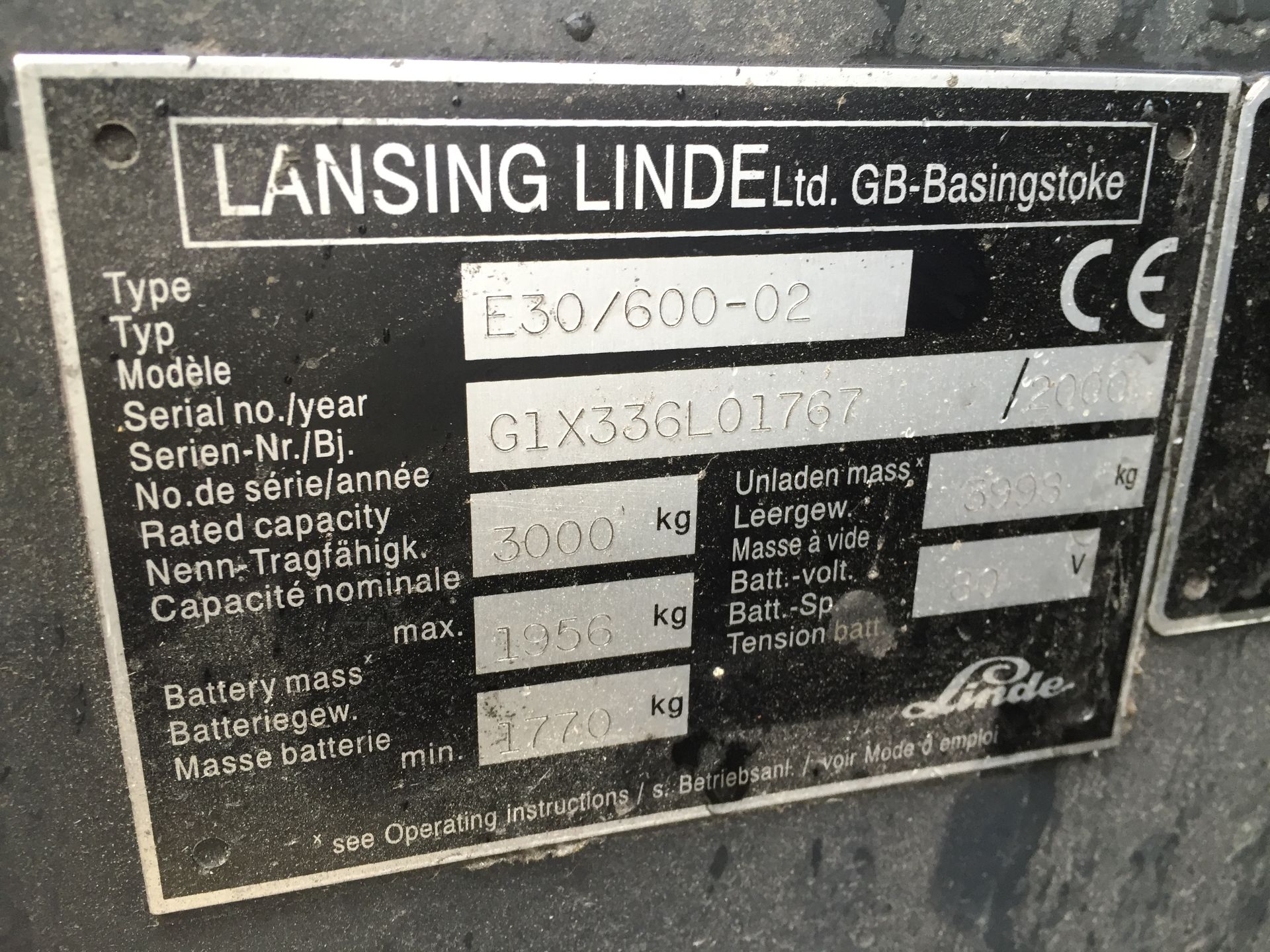 Yr 2000 Lansing Linde Electric forklift c/w paper bale rotating attachment - Image 18 of 19
