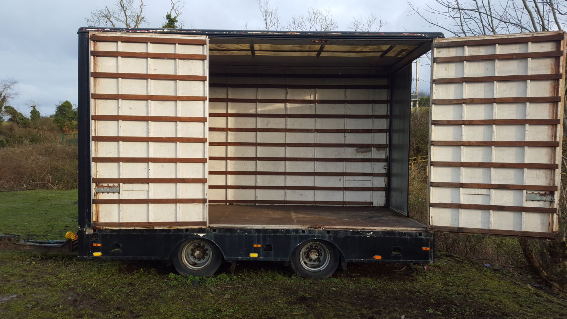Furniture drag trailer with opening side twin axle 10 stud ROR axles NO VAT - Image 4 of 6