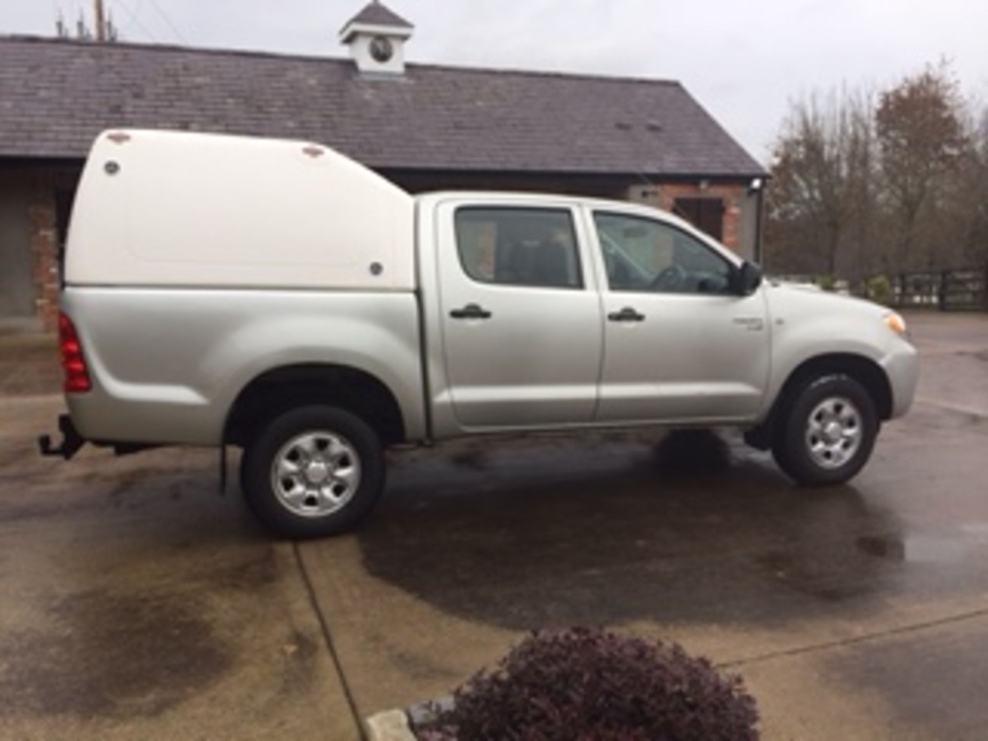 2008 (Feb) Toyota Hilux Double Cab Pickup c/w Canopy, 63000 miles Reg - CGZ 2727 - Image 3 of 6