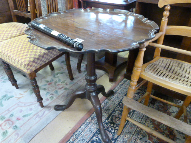 Mahogany tip up table with pie crust top - Image 2 of 6