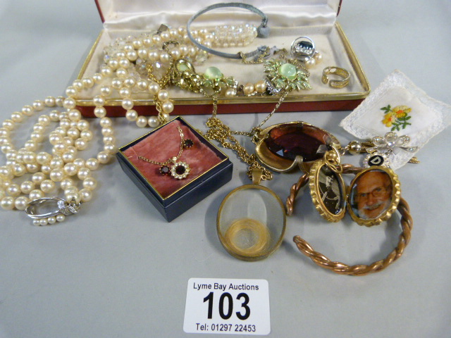 Small quantity of costume jewellery etc. - Image 2 of 2