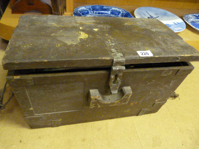Ammunition box containing bell metal tools - Image 2 of 2
