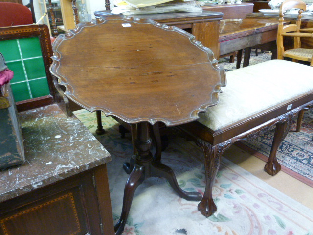 Mahogany tip up table with pie crust top - Image 4 of 6