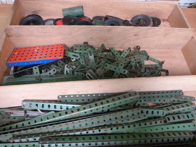 A box of cased Meccano - Image 3 of 9