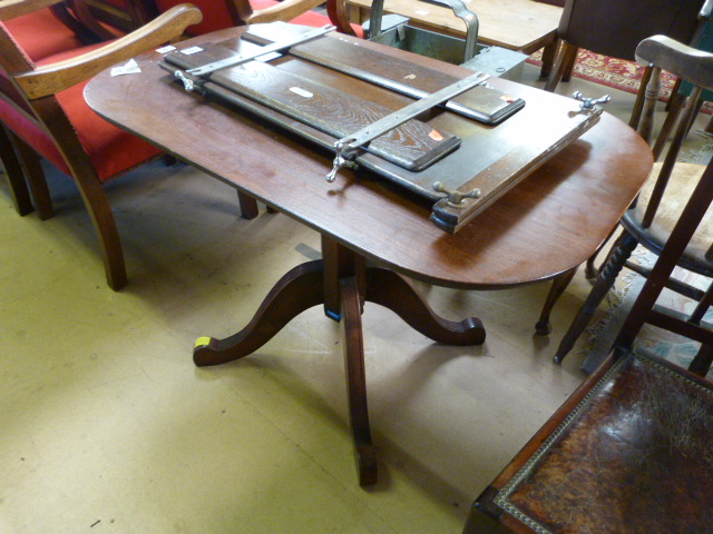 An elm rectangular tripod table with Gothic influence - Image 9 of 10