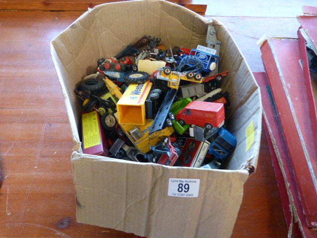 Box of misc cars inc corgi - Image 5 of 9
