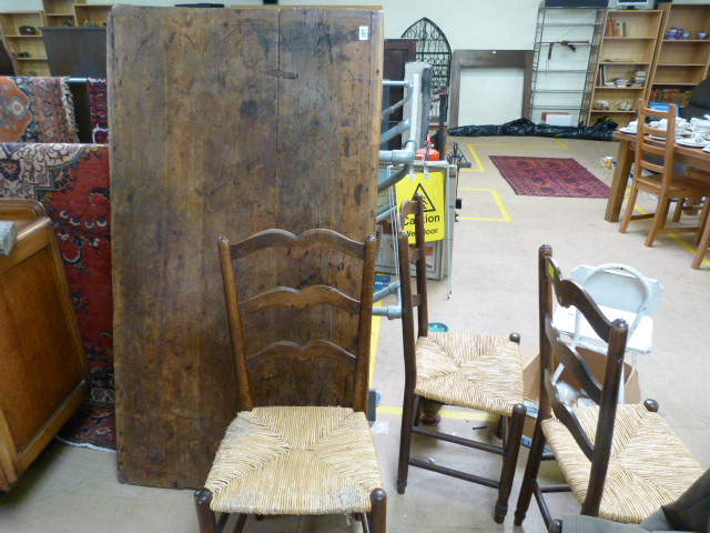 An Elm table and four chairs - Image 5 of 9