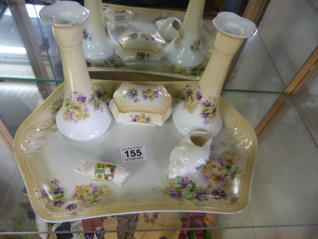 Part dressing table set and two pieces of crested ware