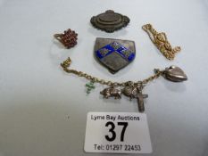 Small quantity of silver and gold jewellery etc.