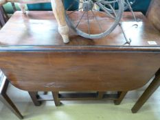 A Mahogany drop leaf table