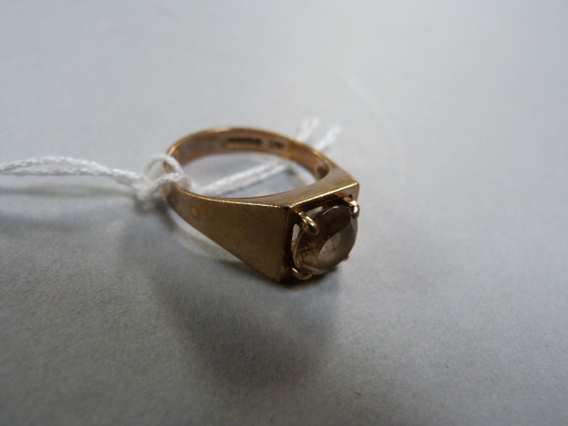 A 9ct gold ring with a smoky Topaz - Image 2 of 3