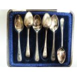 Set of hallmarked silver spoons in case- Cooper Brothers & Sons,1920- total weight of spoons approx.