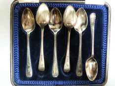 Set of hallmarked silver spoons in case- Cooper Brothers & Sons,1920- total weight of spoons approx.