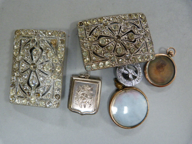 A hallmarked silver locket, 9 ct Locket and three silver pieces - Image 3 of 3