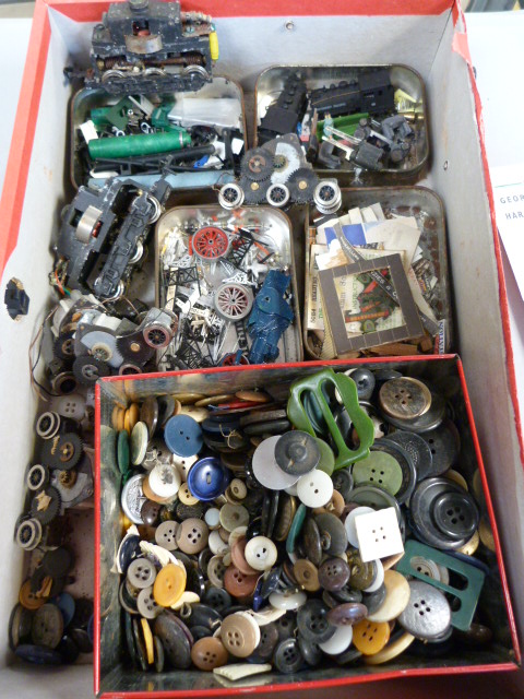 A Case of train parts etc - Image 2 of 3